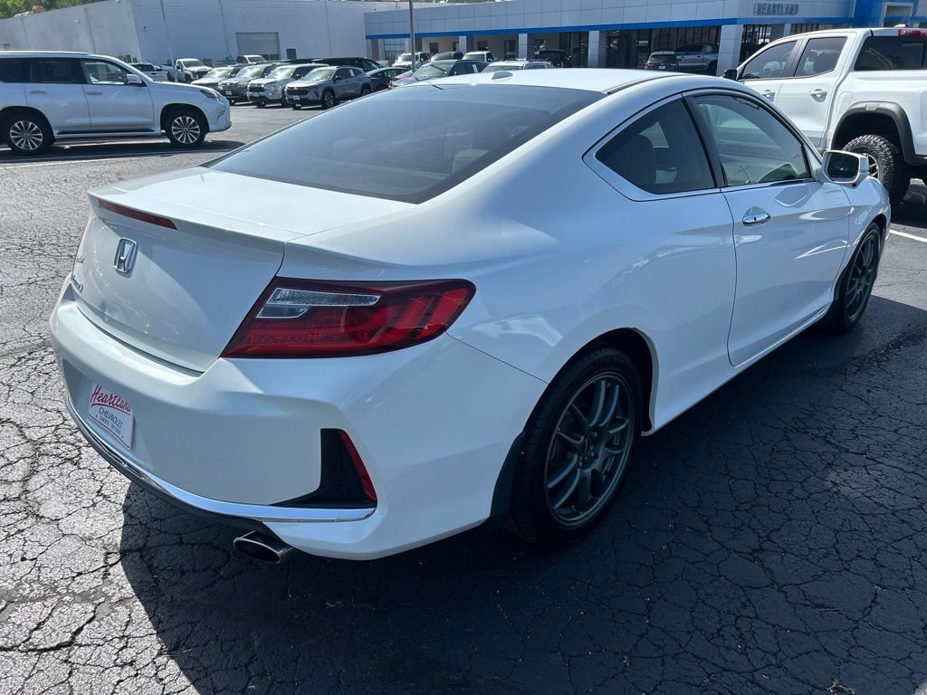 Used 2017 White Honda EX-L image 5