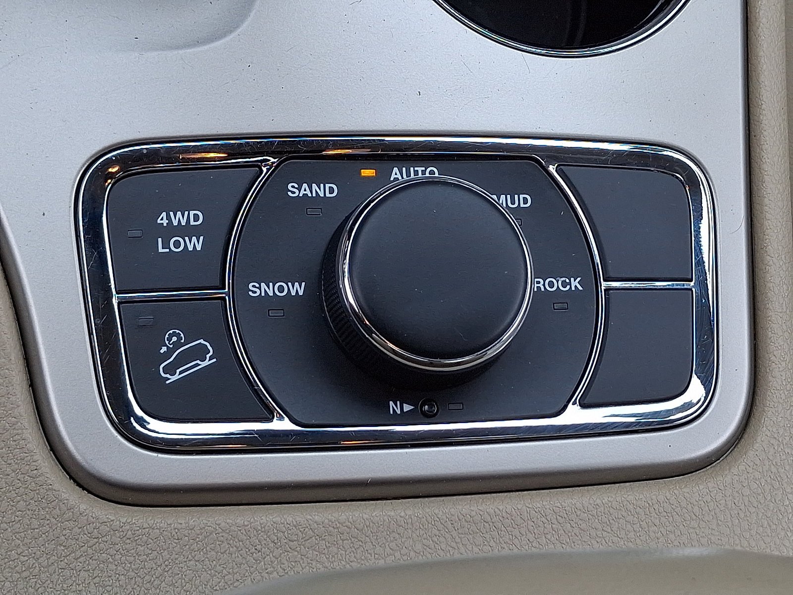 Used 2015 Granite Crystal Metallic Clearcoat Jeep Limited image 25