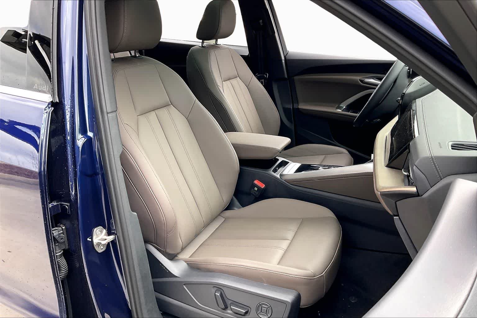 Used 2025 Navarra Blue Metallic Audi Premium image 9