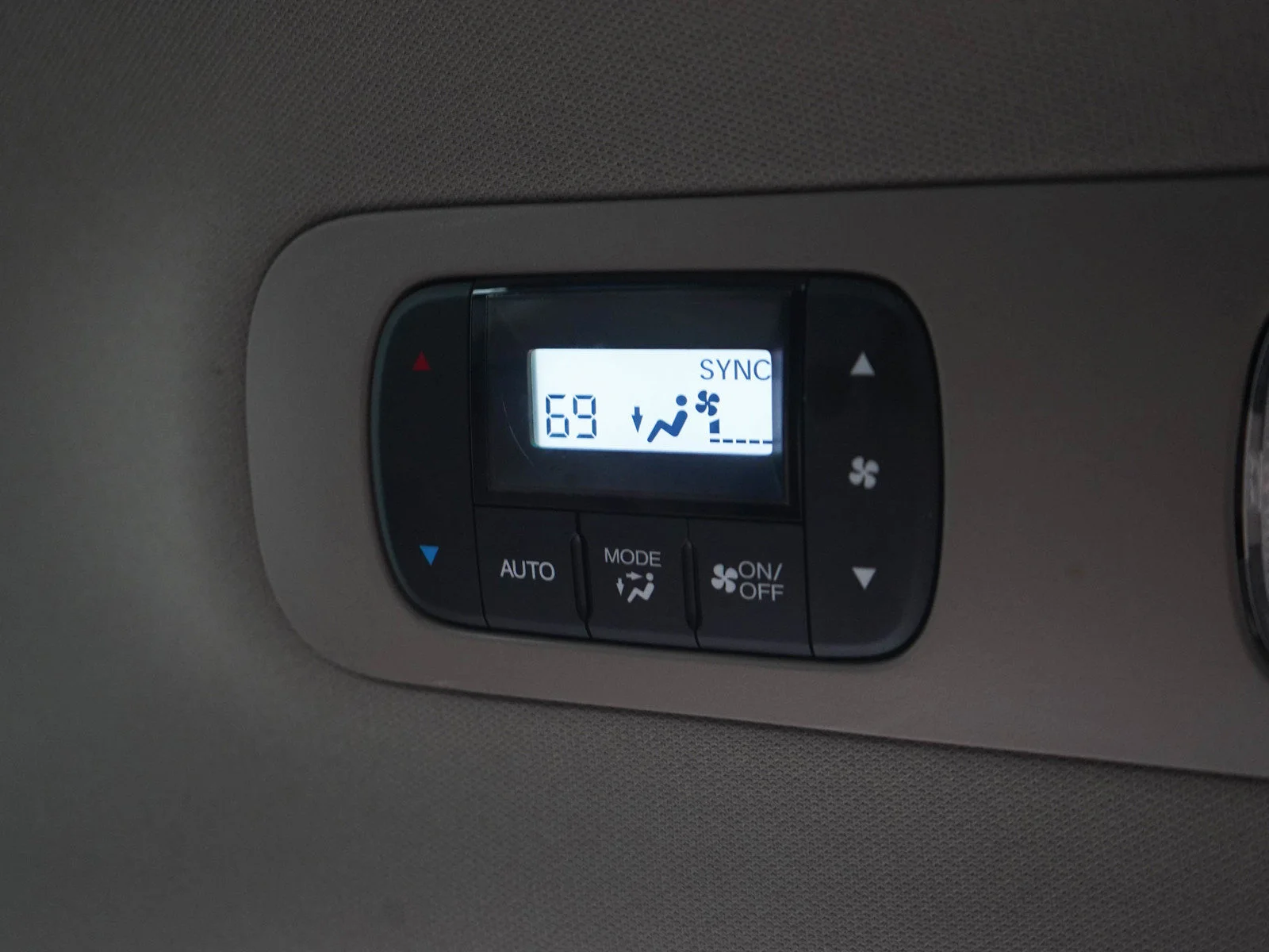 Used 2018 Modern Steel Metallic Honda EXL w/ Nav image 18