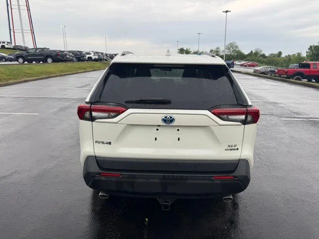 Used 2022 White Toyota XLE Premium image 4