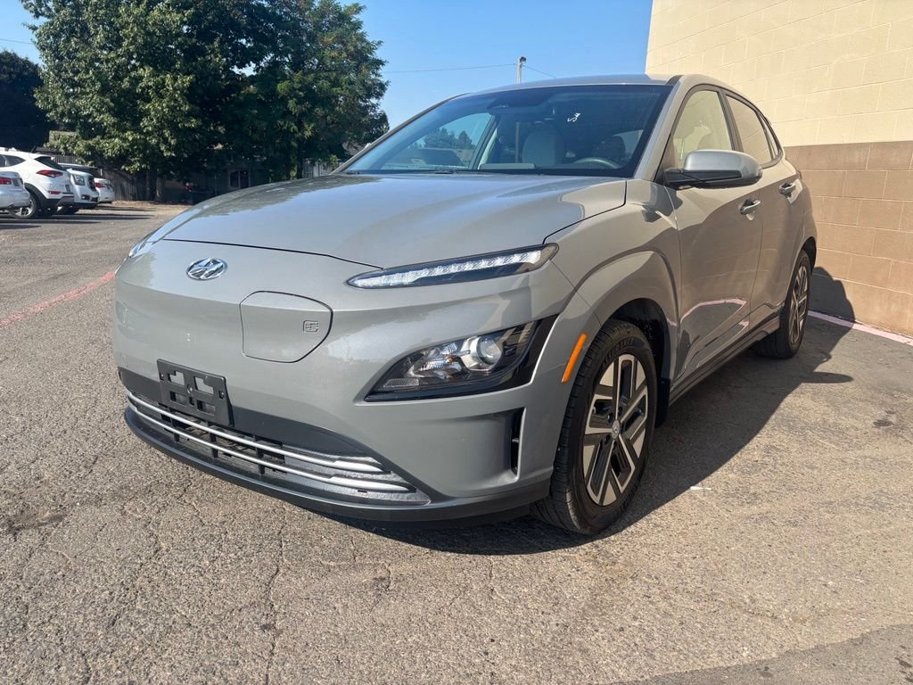 Used 2023 Gray Hyundai SE image 11
