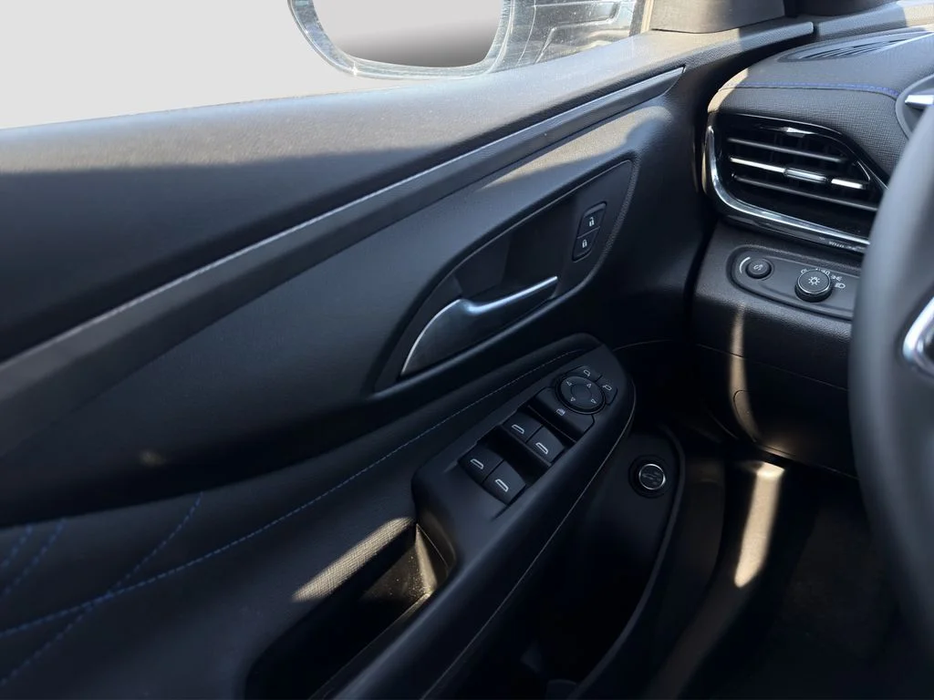 2025 Buick Envista Sport Touring - Photo 25