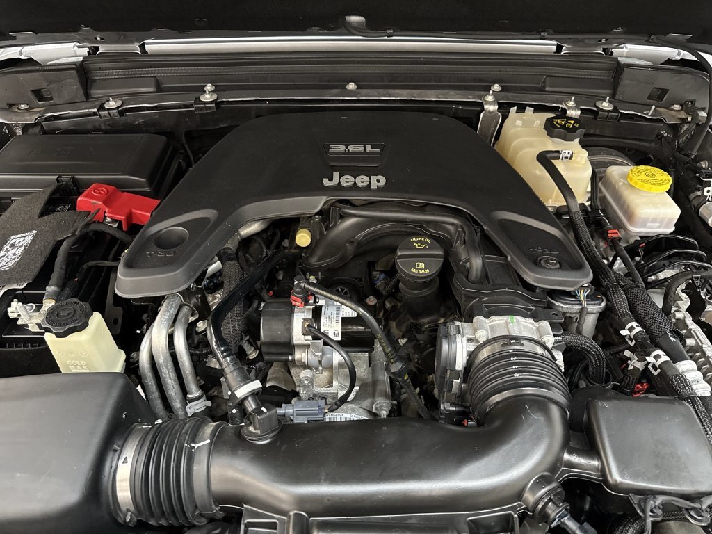Used 2021 Billet Silver Metallic Jeep Unlimited Sahara Altitude image 30