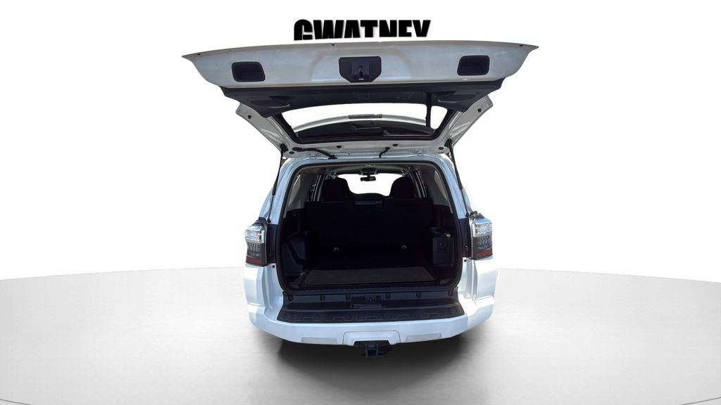 Used 2019 White Toyota SR5 image 12