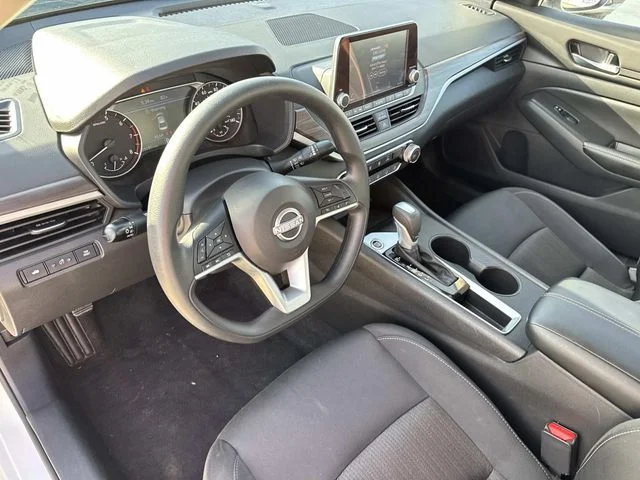 Used 2025 White Nissan 2.5 SV image 38