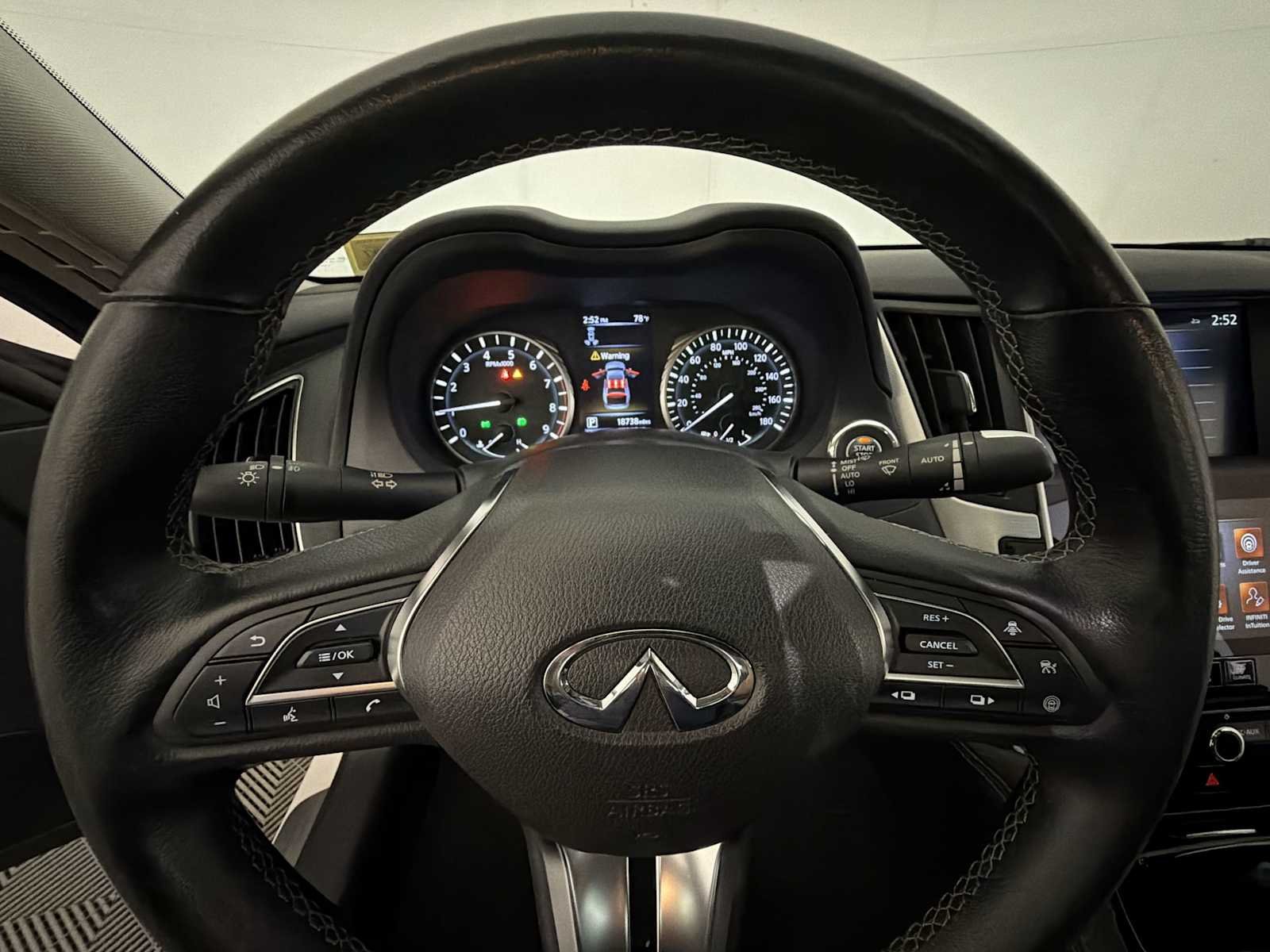 Used 2023 Majestic White INFINITI LUXE image 13