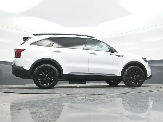 Used 2023 White Kia X-Line S image 25