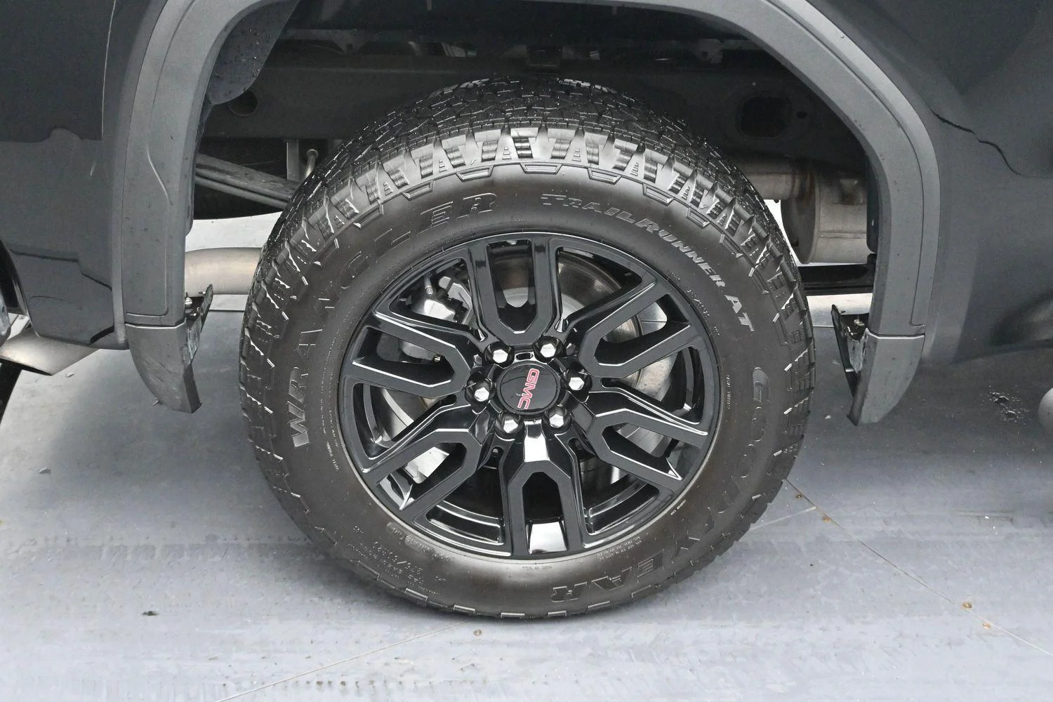 Used 2025 Onyx Black GMC Elevation image 35