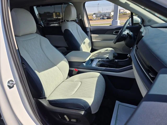 Used 2025 White Kia SX image 22