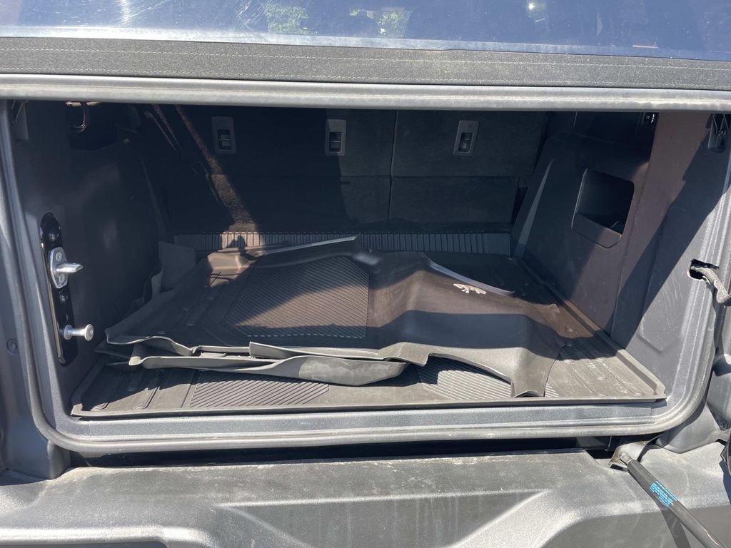 Used 2022 Black Ford Wildtrak image 5