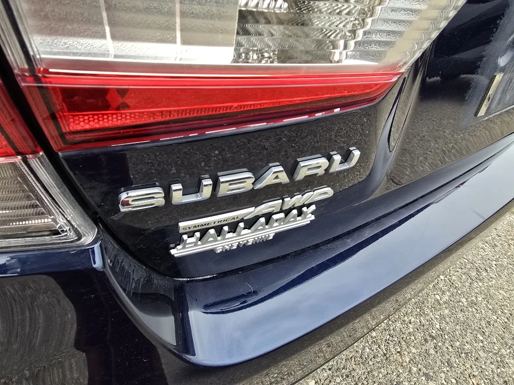 Used 2021 Dark Blue Pearl Subaru Base image 12