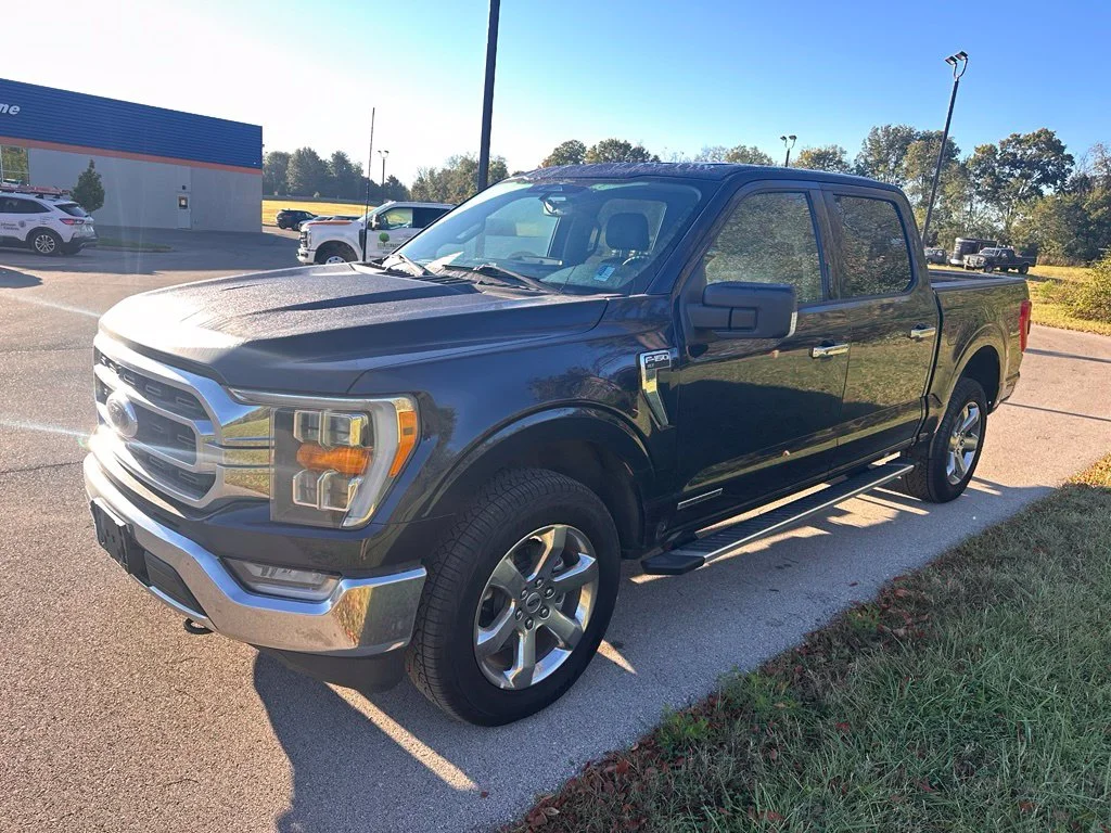 Used 2023 Blue Metallic Ford XLT image 8