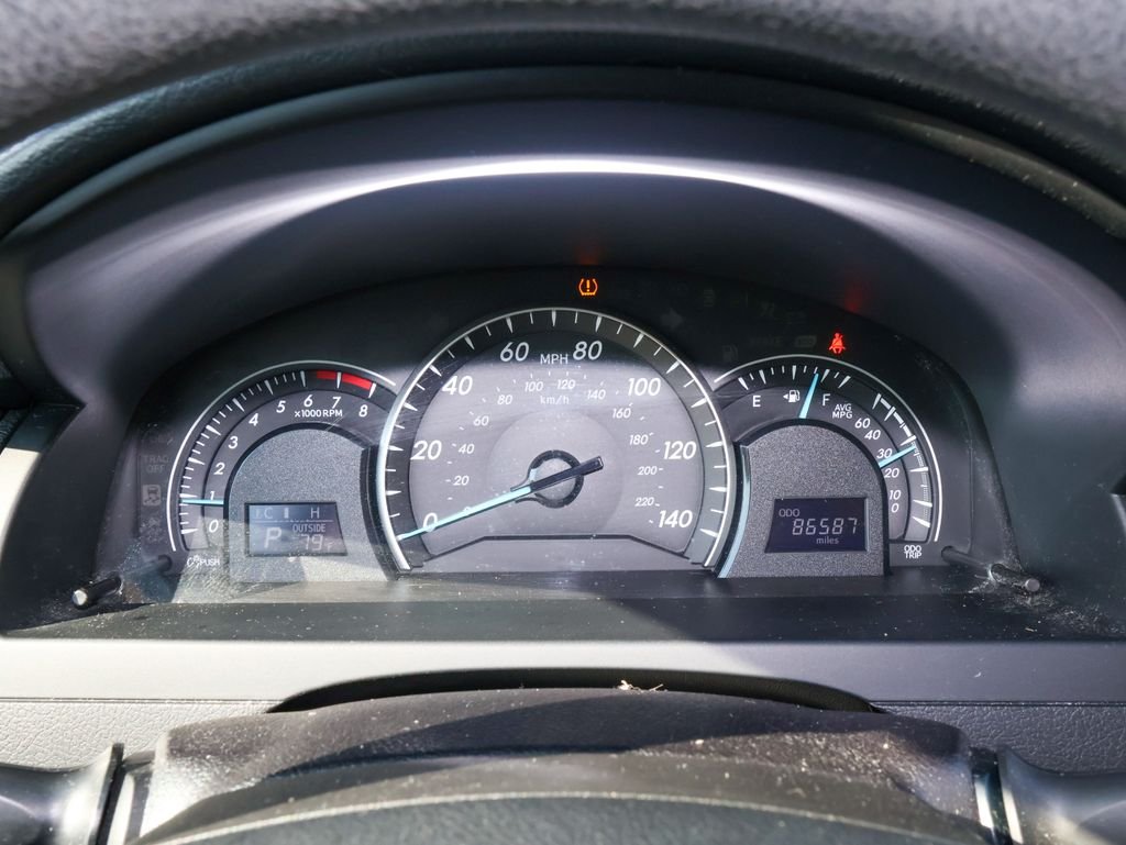 Used 2015 White Toyota LE image 20