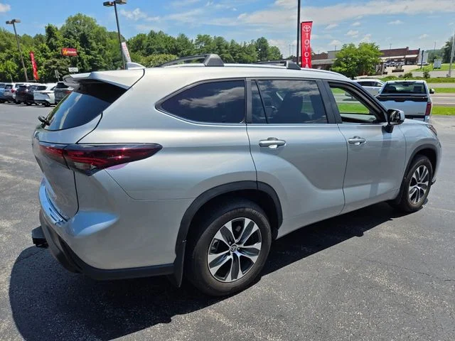 Used 2024 Silver Toyota XLE image 8