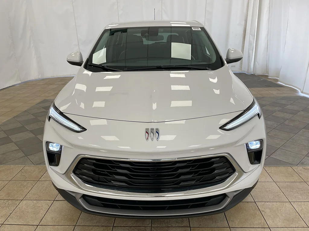 Used 2024 WHITE Buick Preferred image 28