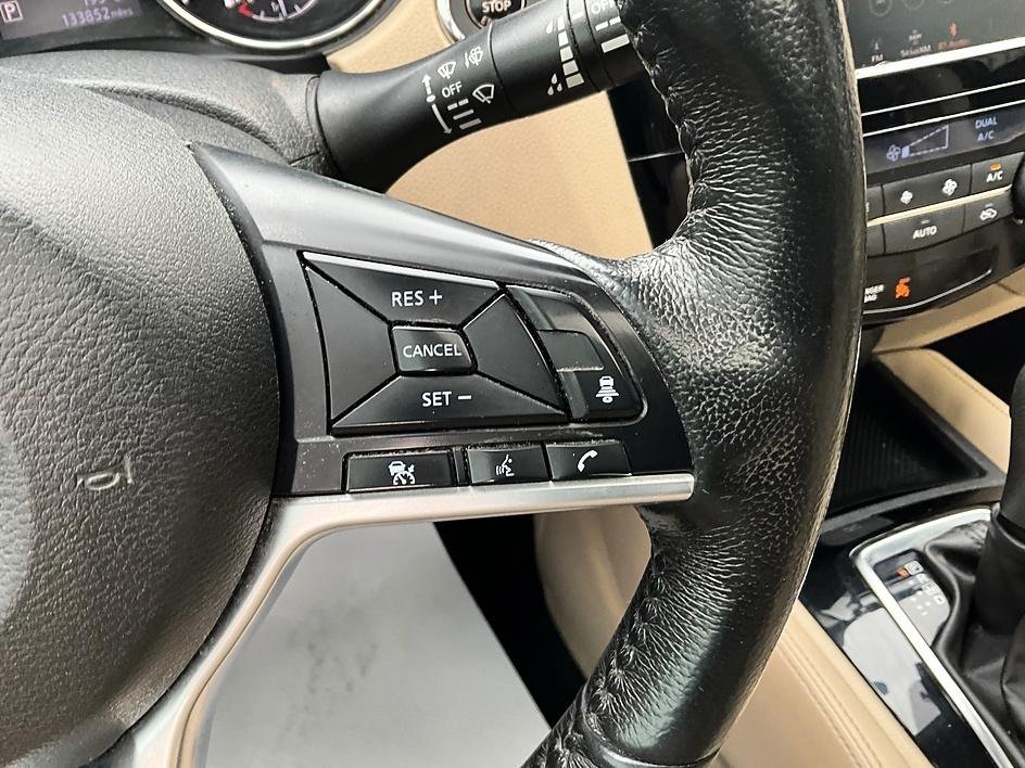 Used 2018 Green Nissan SL image 29