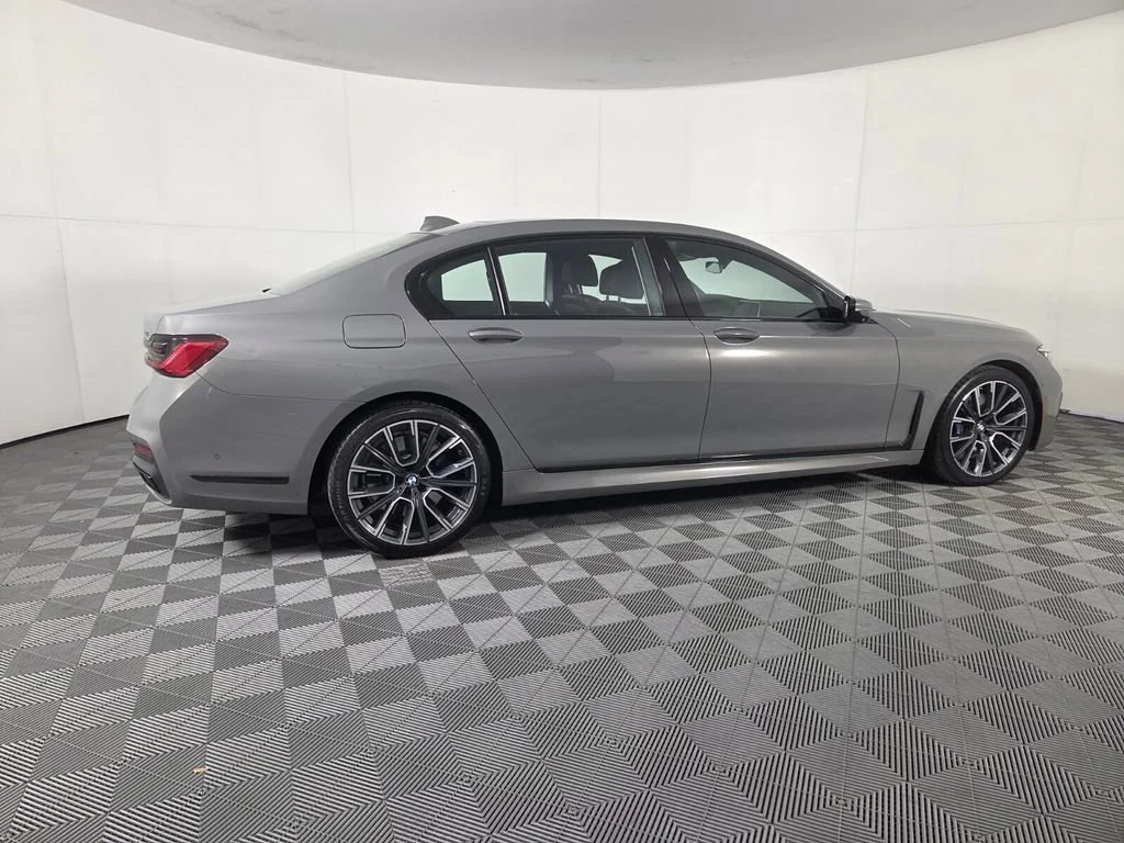 Used 2022 Bernina Grey Amber Effect Metallic BMW 740i image 5