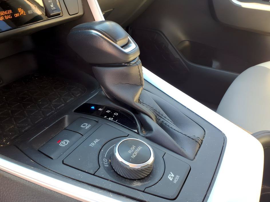 Used 2022 Blizzard Pearl Toyota Hybrid XLE Premium image 23