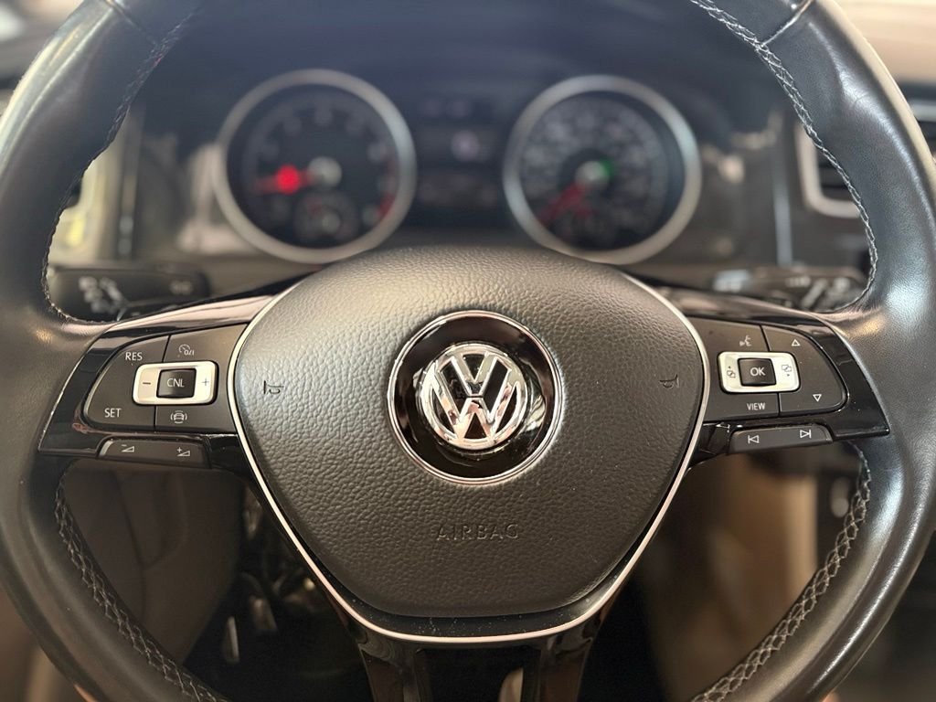 Used 2019 White Volkswagen  image 15