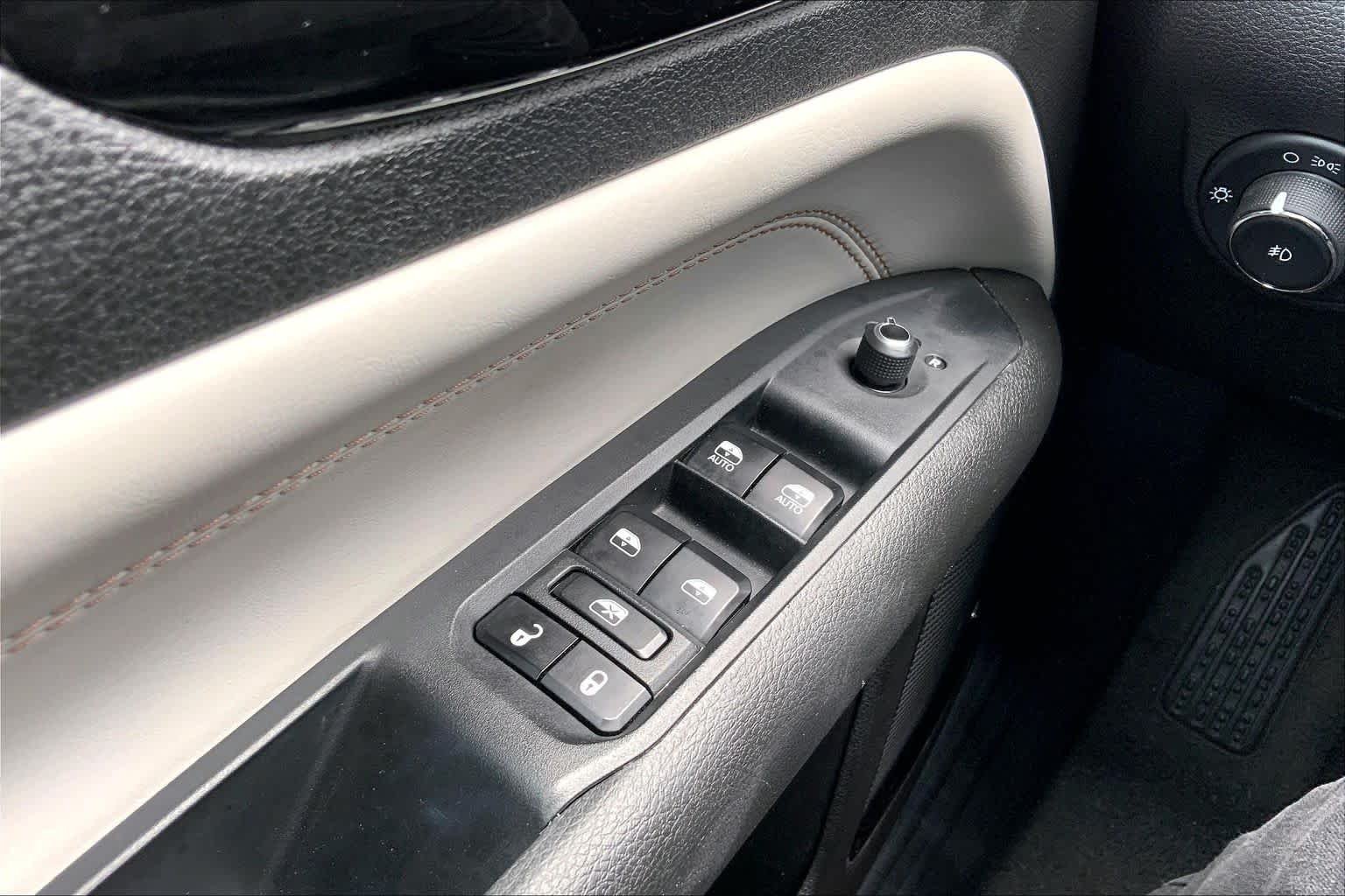 Used 2023 Bright White Clearcoat Jeep Limited image 34