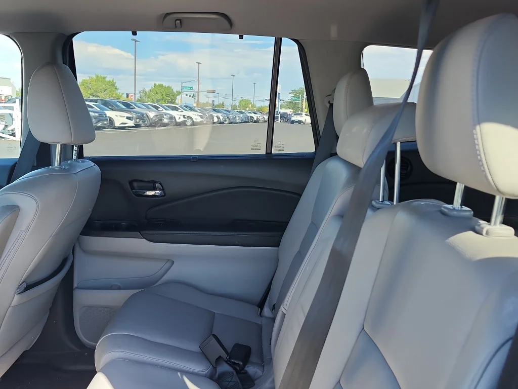 Used 2019 Crystal Black Pearl Honda EX-L image 12