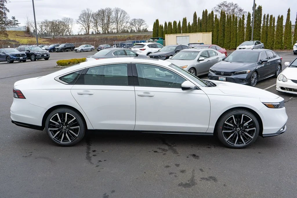 New 2026 Platinum White Pearl Honda Touring image 5