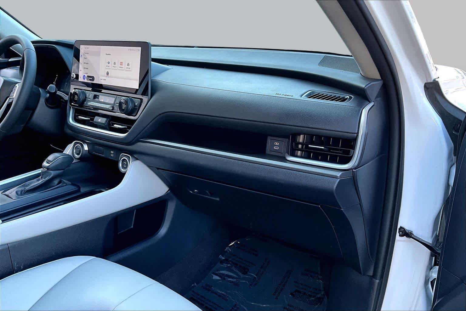 Used 2024 Wind Chill Pearl Toyota XLE image 18