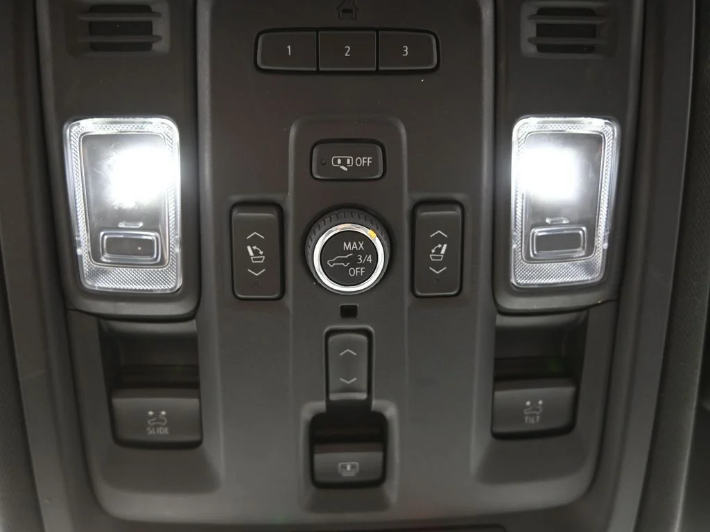 Used 2023 White Chevrolet Z71 image 37