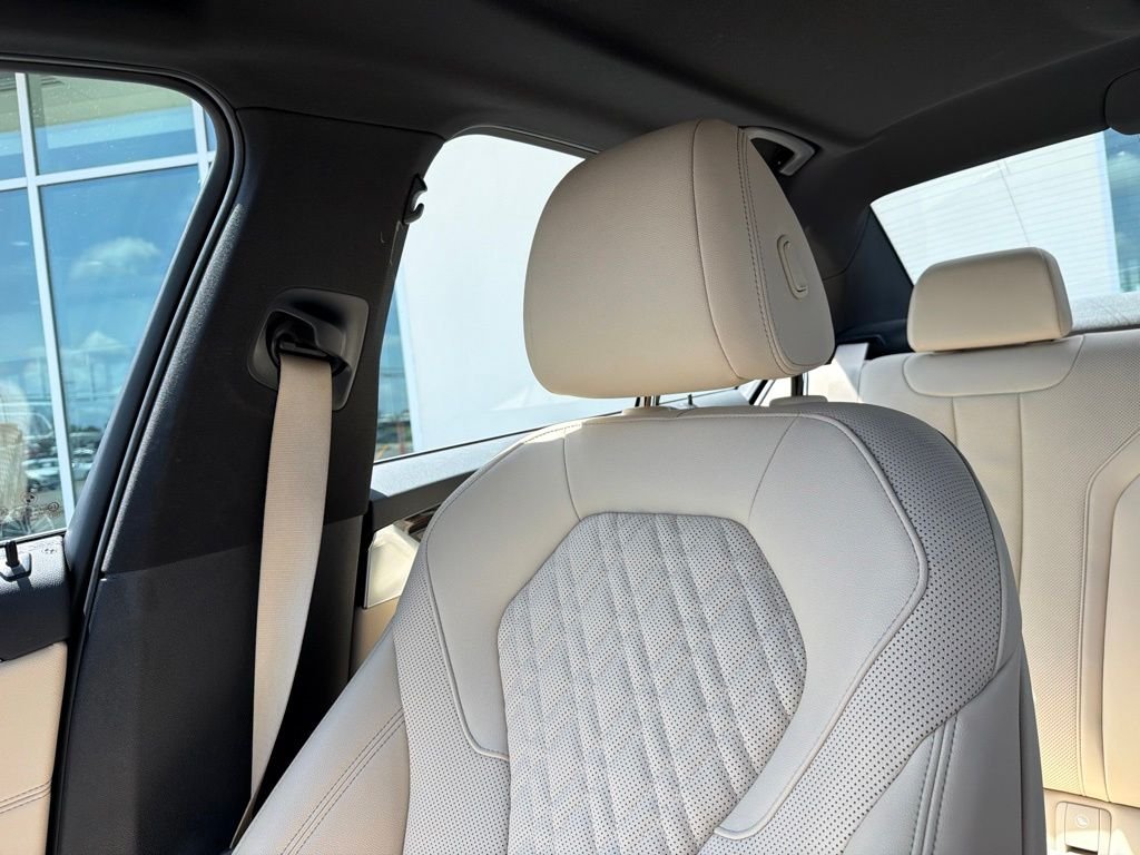 Used 2021 White BMW 530i image 24