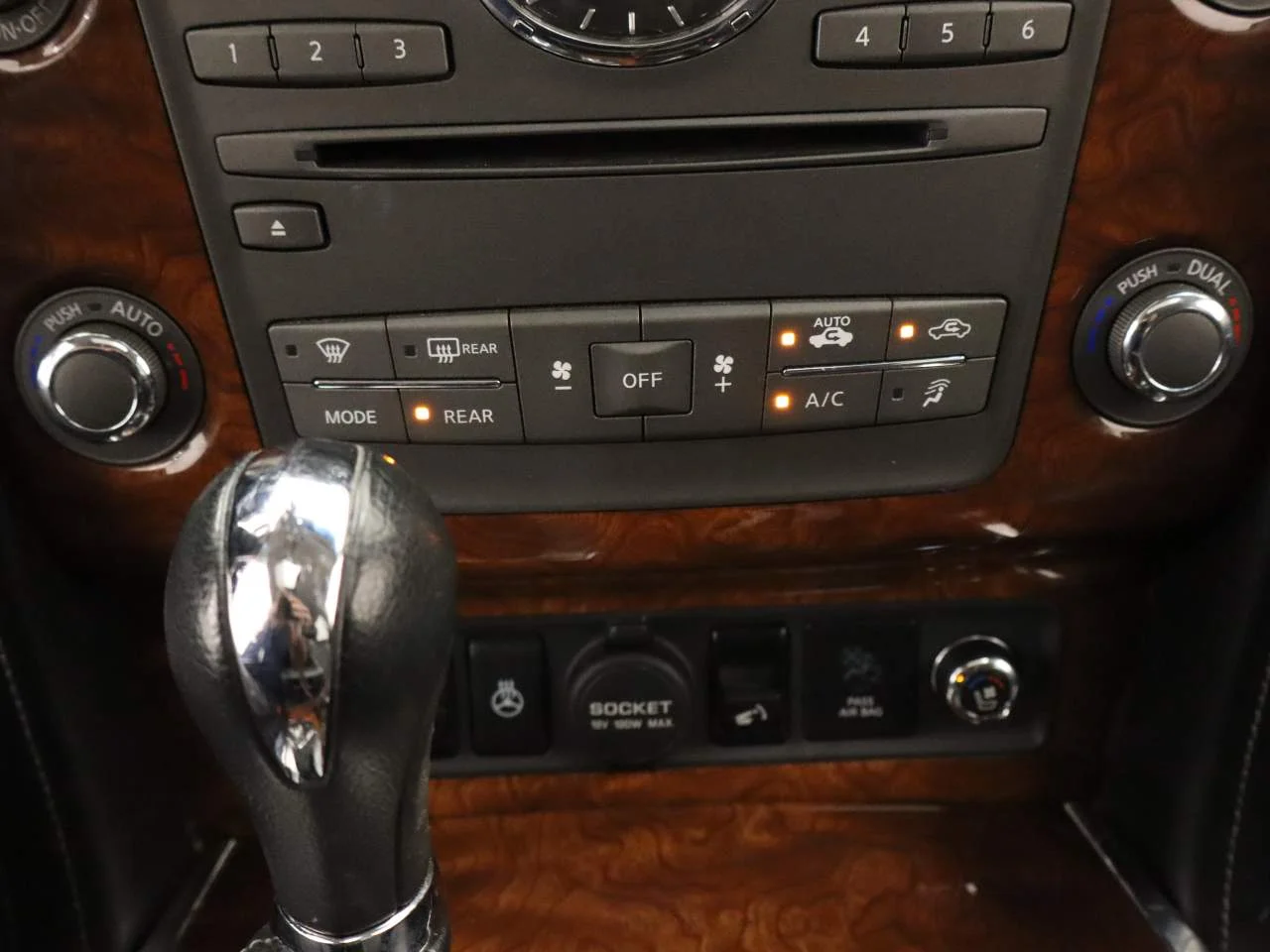 Used 2016 Graphite Shadow INFINITI  image 11