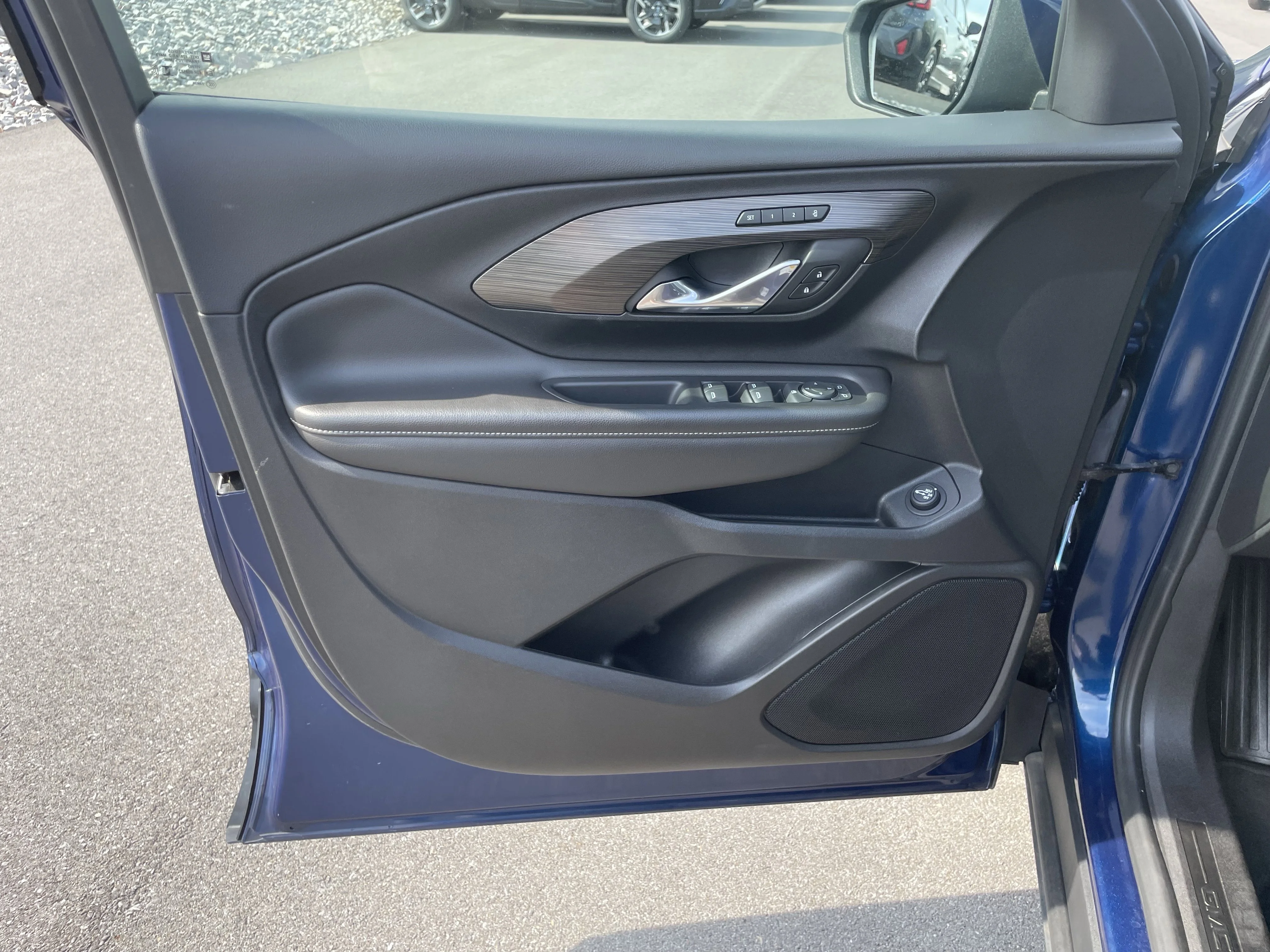 Used 2023 Marine Metallic GMC SLT image 15