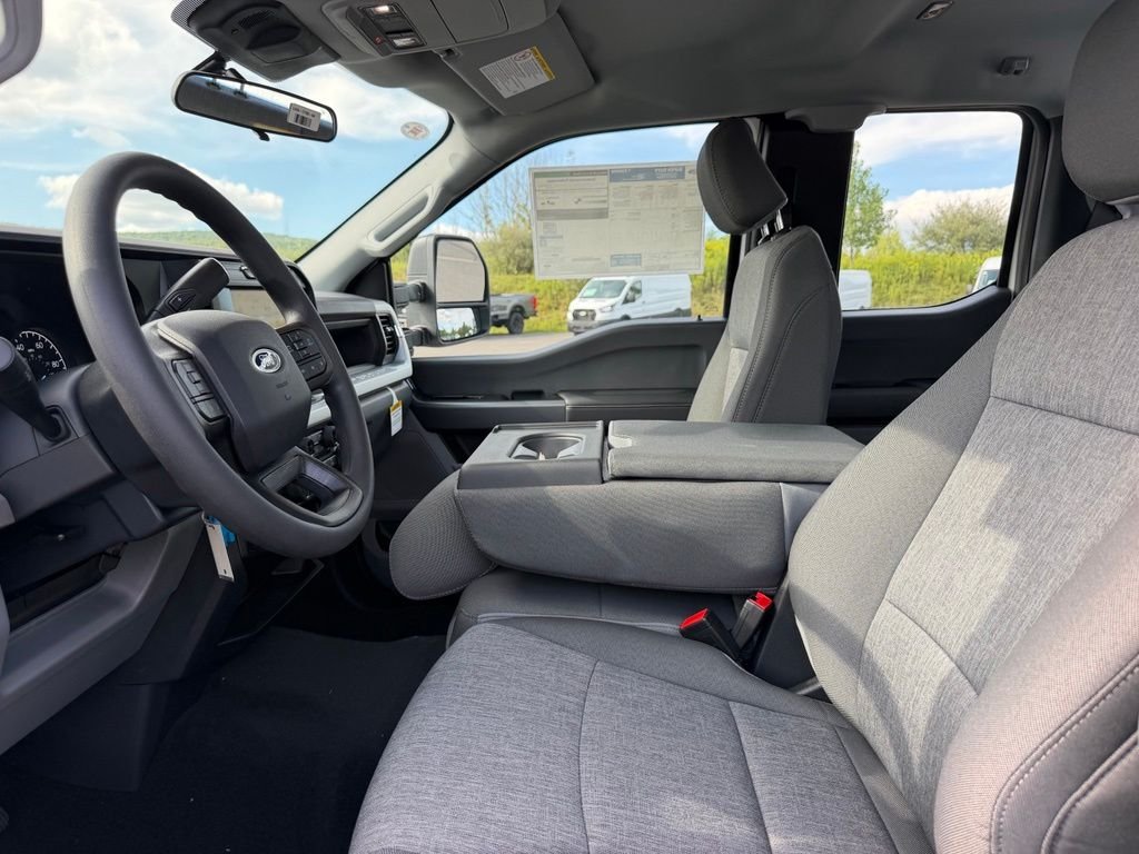 New 2026 Oxford White Ford F-350® XL image 4