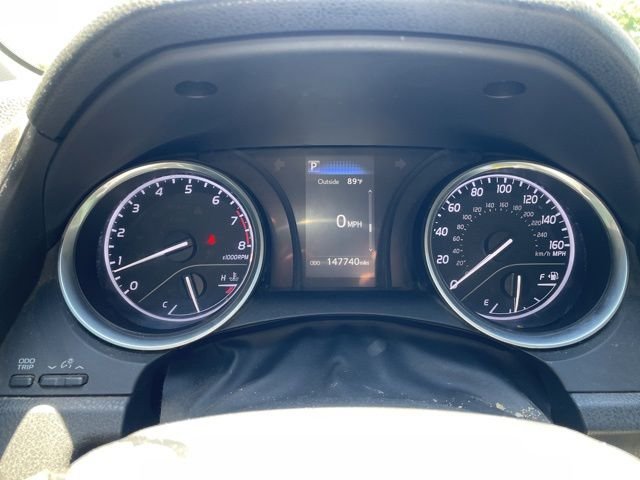 Used 2018 White Toyota SE image 5