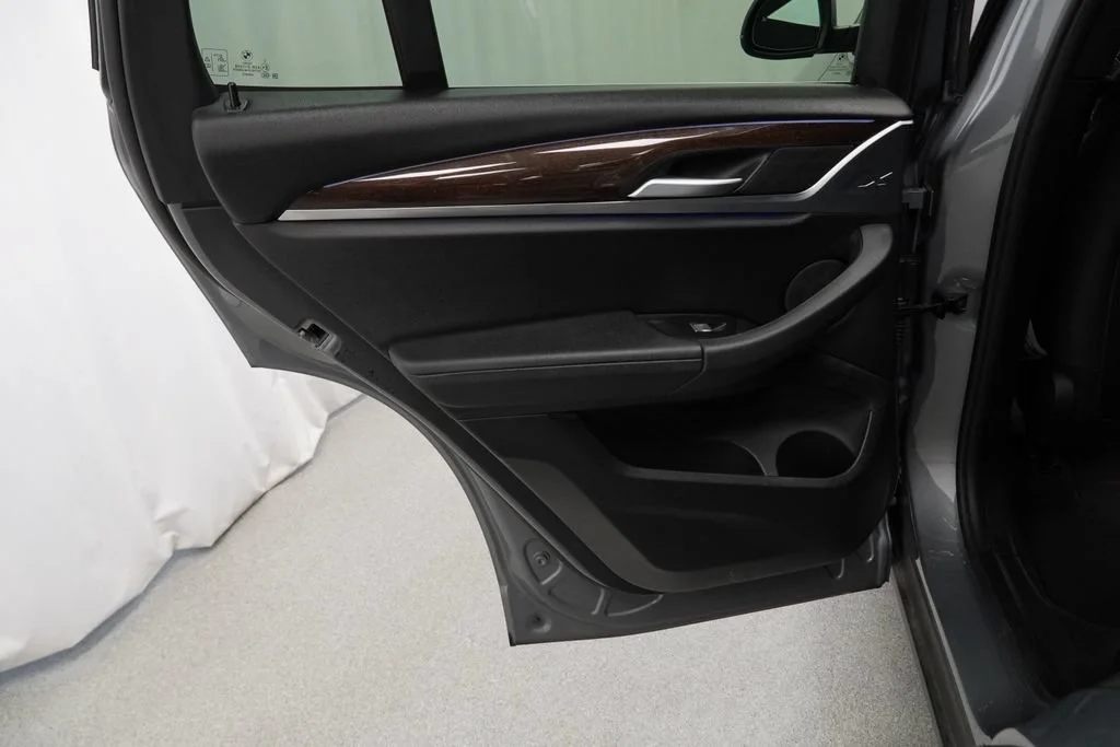 Used 2024 Gray BMW xDrive30i image 27