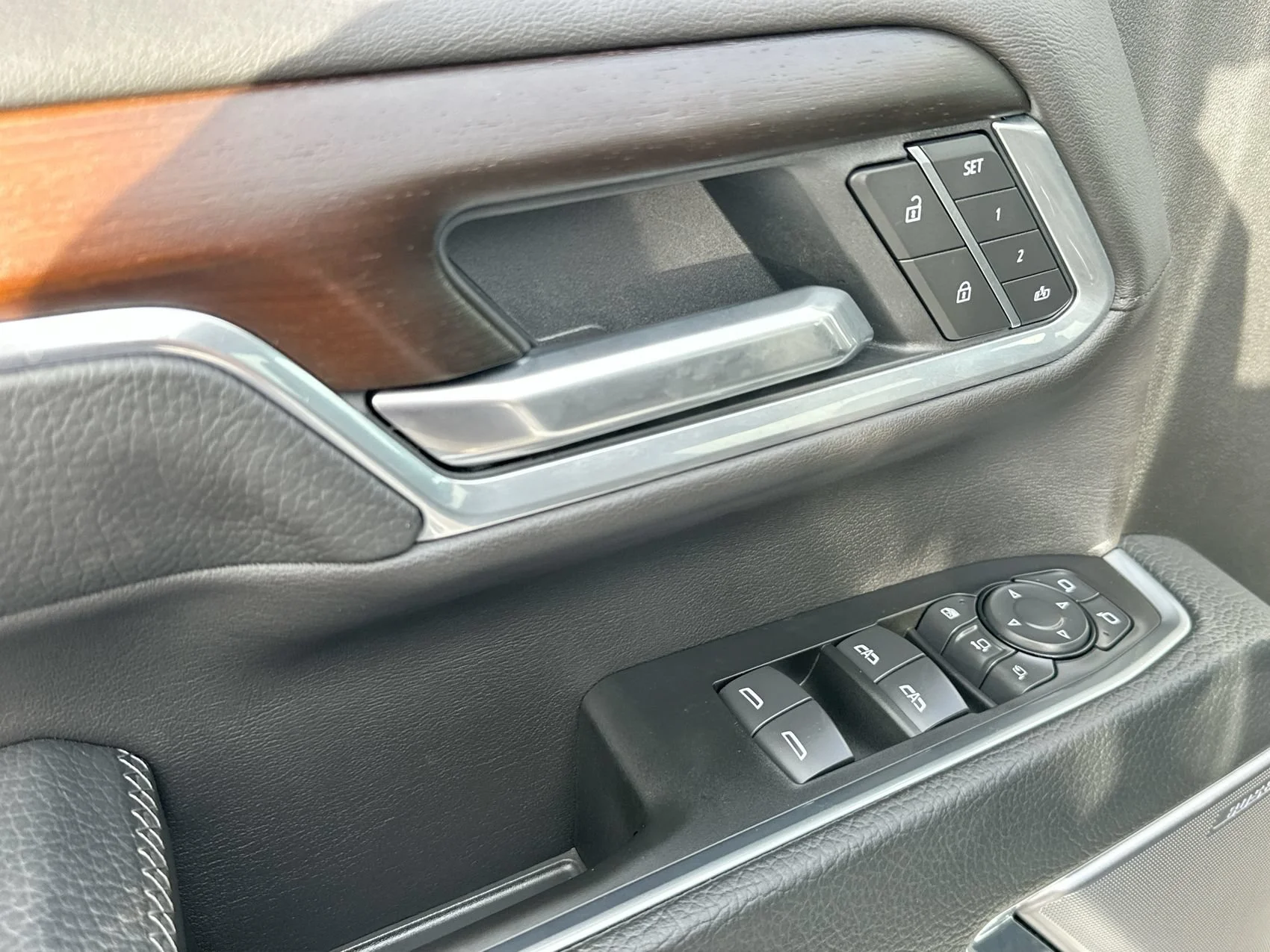 Used 2025 White GMC Denali image 13