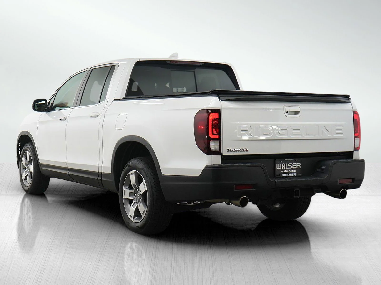 Used 2025 White Honda ridgeline image 3