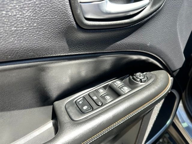 Used 2018 Billet Silver Metallic Clearcoat Jeep Latitude image 10