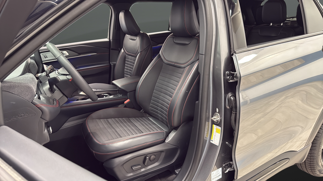 Used 2026 Carbonized Gray Metallic Ford ST-Line image 9