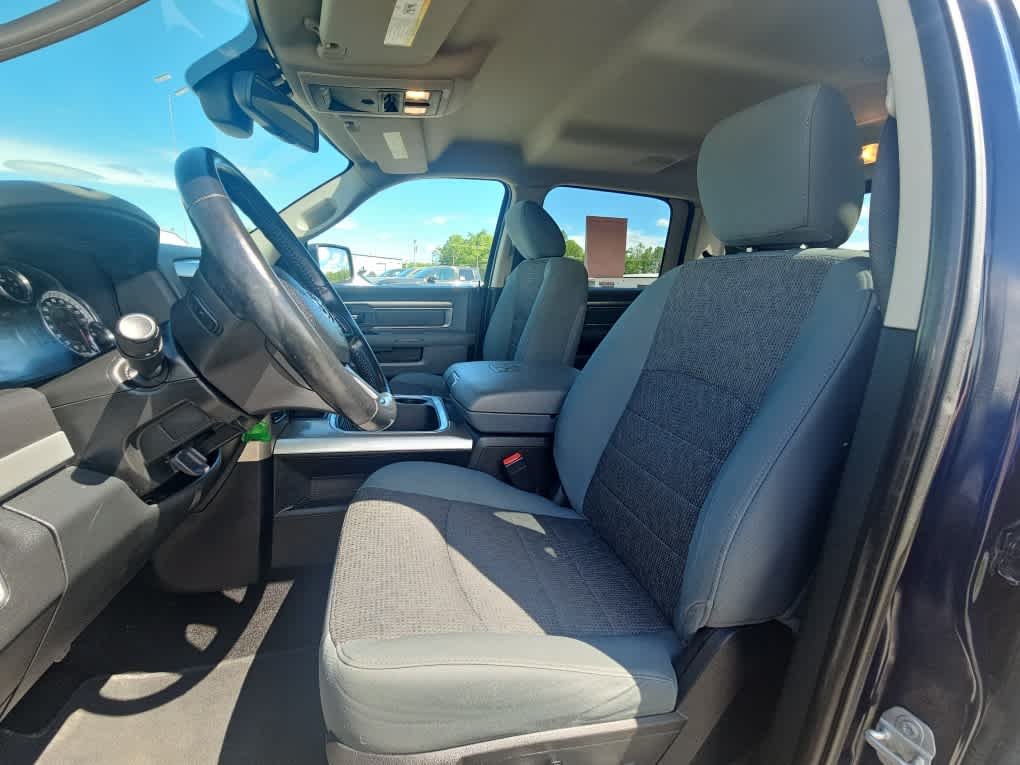 Used 2016 True Blue Pearlcoat Ram Big Horn image 12