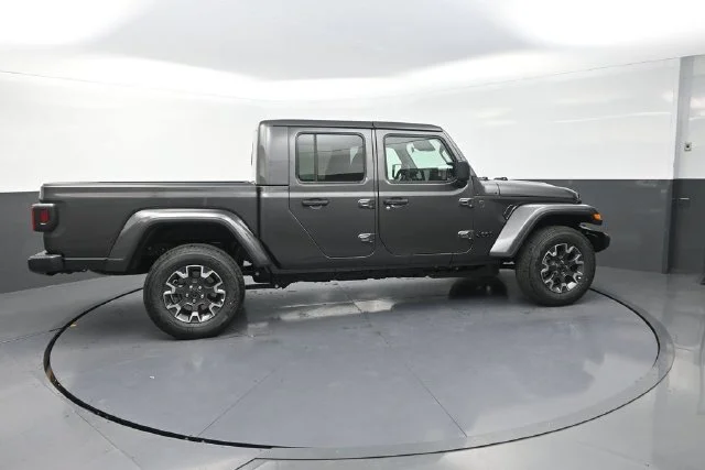 New 2026 Granite Crystal Metallic Clear-Coat Exterior Paint Jeep Sahara image 9