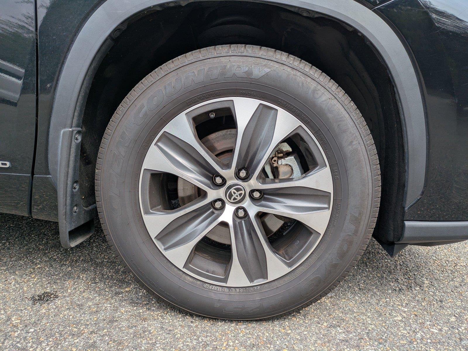 Used 2022 Midnight Black Metallic Toyota Hybrid XLE image 11