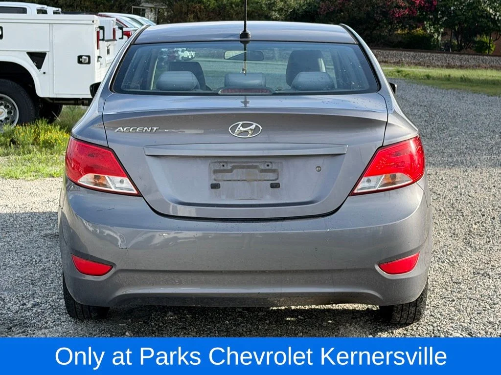 Used 2017 Gray Hyundai SE image 6
