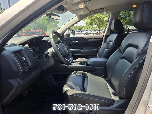 Used 2023 Silver Nissan SL image 9