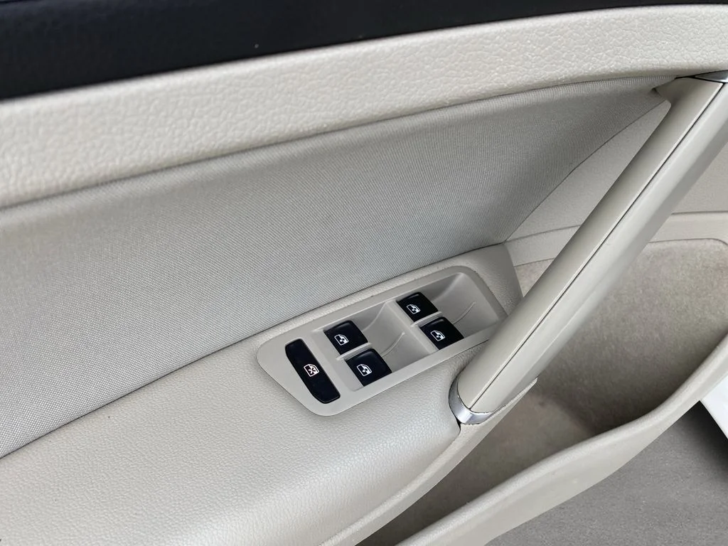 Used 2016 Pure White Volkswagen S image 30