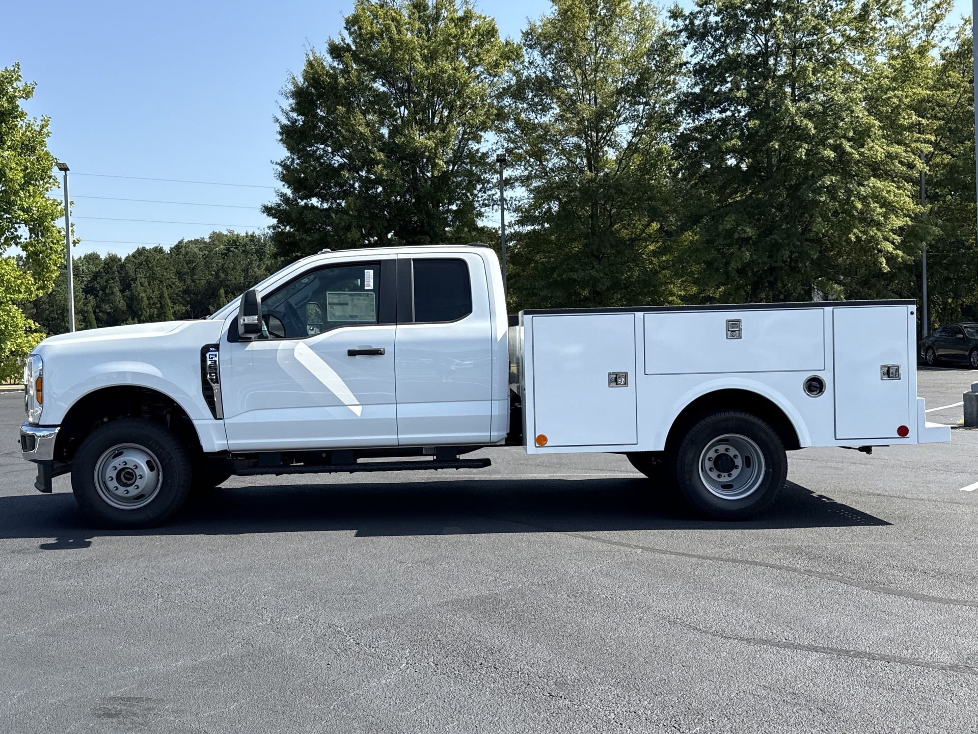 2025 Ford F-350 Super Duty Chassis Cab XL - Photo 19