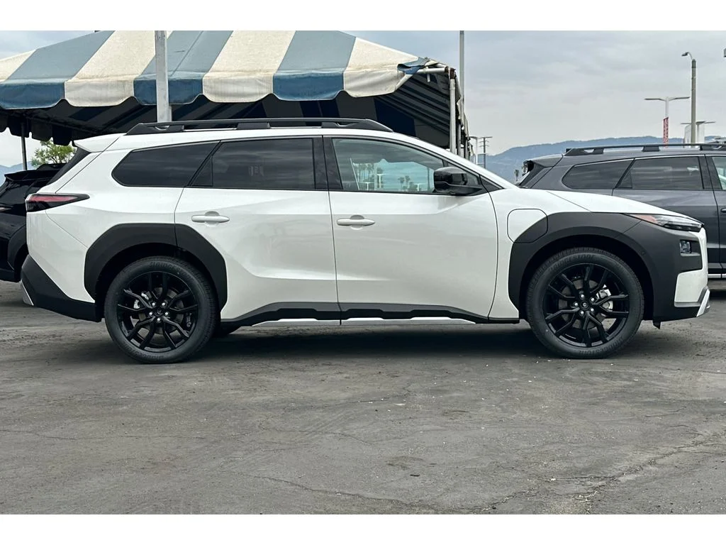 New 2026 CRYSTAL WHITE PEARL Subaru Touring image 2