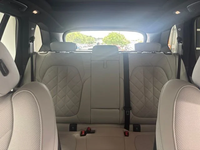Used 2024 Gray BMW xDrive40i image 18