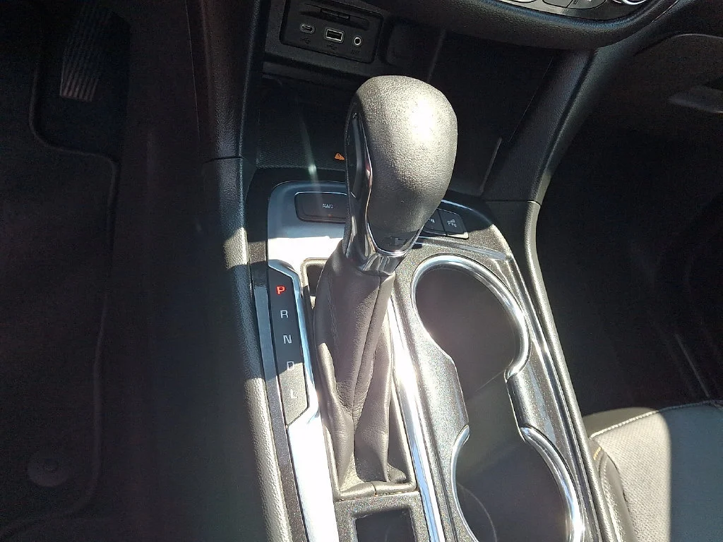 Used 2023 RADIANT RED TINTCOAT Chevrolet Premier image 22