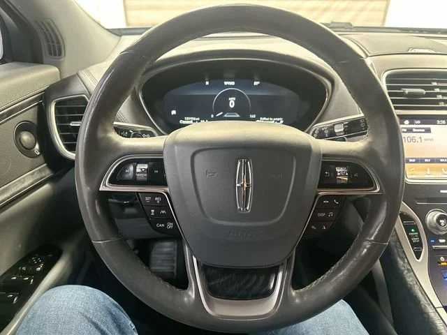 Used 2019 Blue Lincoln Reserve image 12